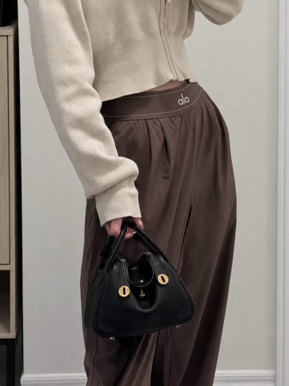 Brand New ALO Yoga Straight Leg Trousers, Coffee Brown🤲🤎Regular 30 inches - Picture 2 of 7